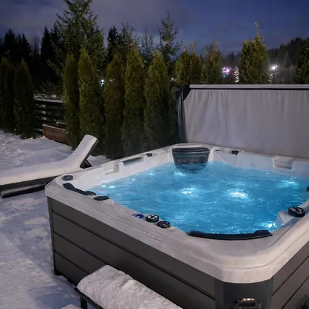 Black Wood Feriehus *